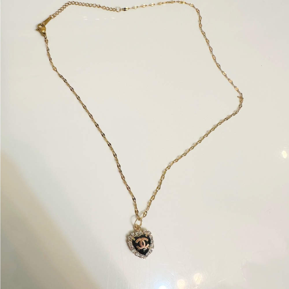 Chanel heart charm necklace - Picture 4 of 7